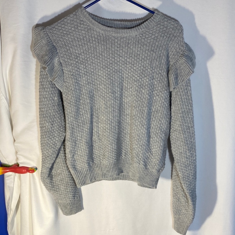 Heritage Charm Women's Gray Sweater with Ruffle Detail, Size Medium